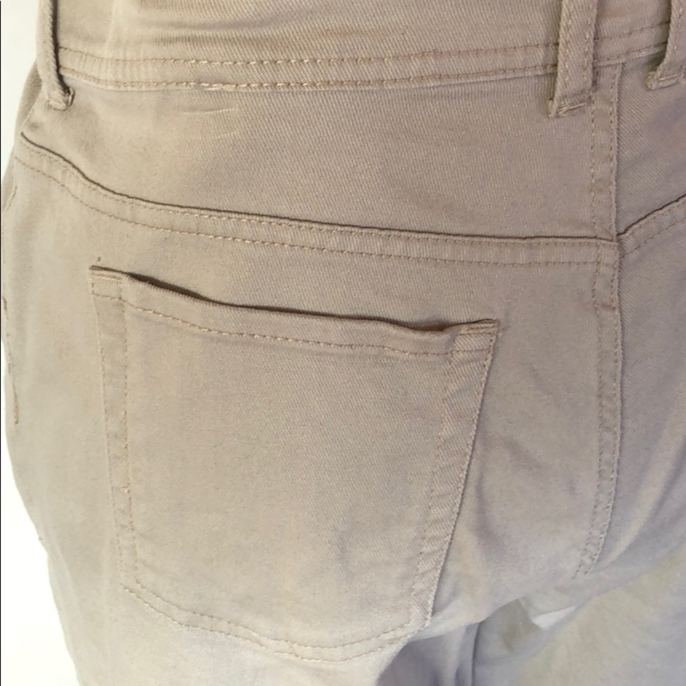 Gloria Vanderbilt - image 6